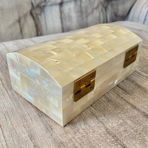 Mother of Pearl Handmade Treasure Chest Jewelry Box. New. - Picture 2 of 4